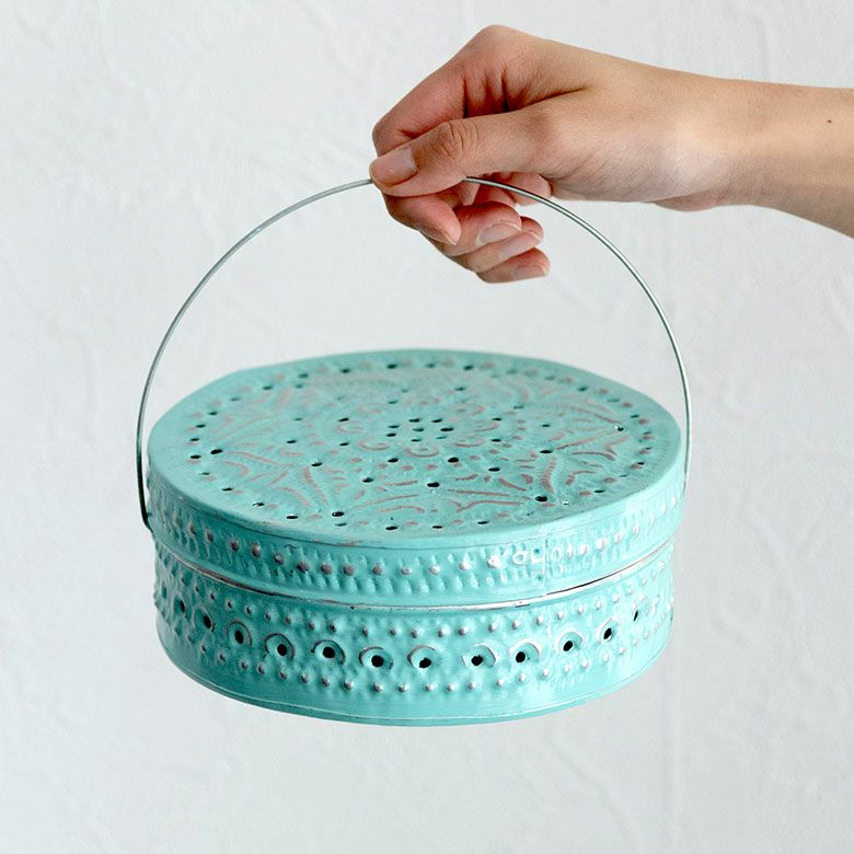 アウトドアシーンに持っていくのにもピッタリな虫除けアイテム