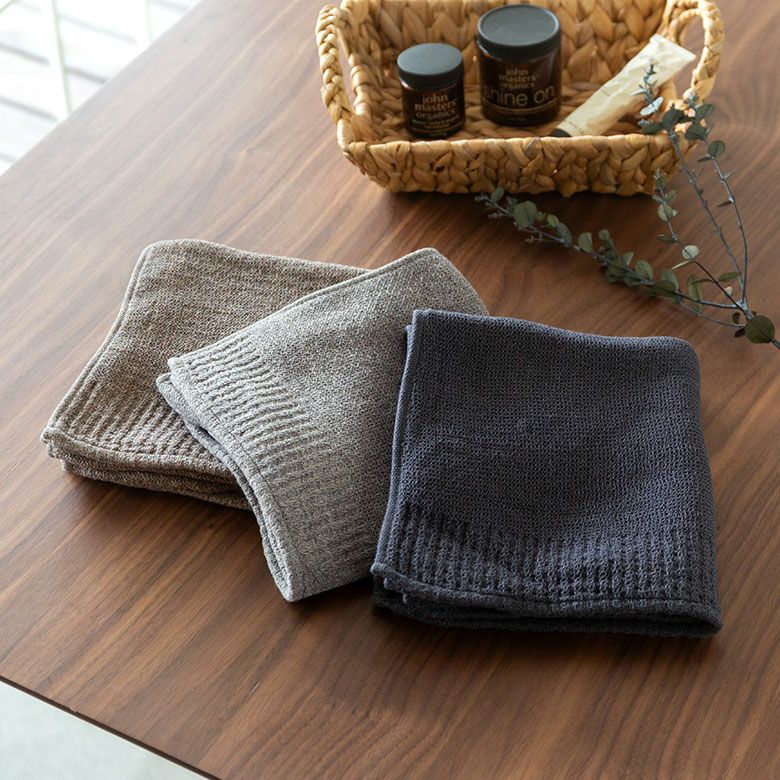 薄くて軽いから持ち運びにも便利