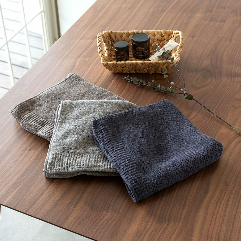 薄くて軽いから持ち運びにも便利