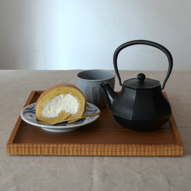 おしゃれな南部鉄器の急須　鉄瓶