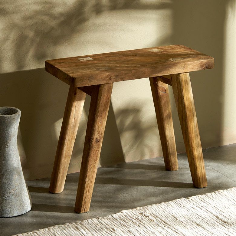 古材でできたサステナブルなチーク材のベンチ