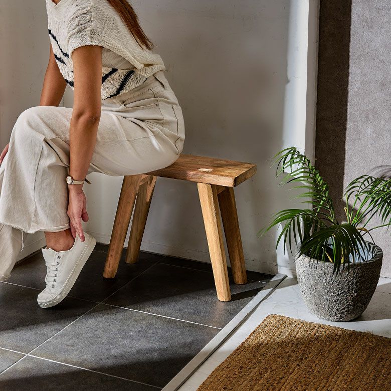 一人で腰をかけるのにちょうどいいサイズ