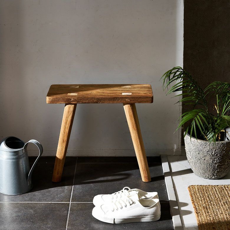 玄関の荷物置き場や靴履きスペースに