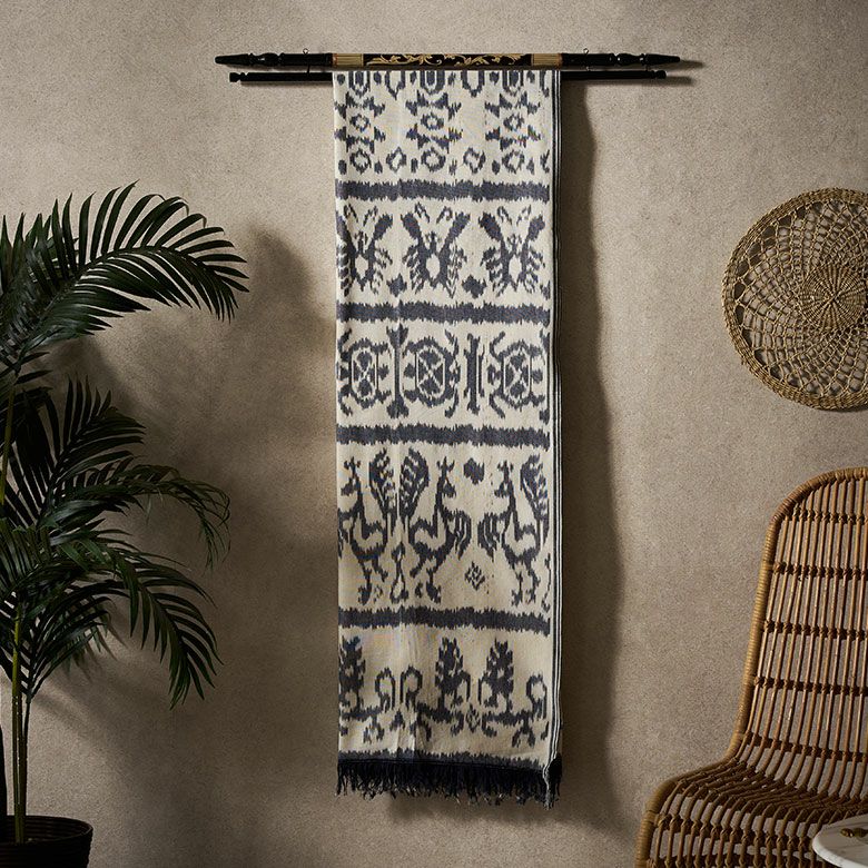 インドネシアの織物イカット 230×115㎝ ［アイボリー/ネイビー
