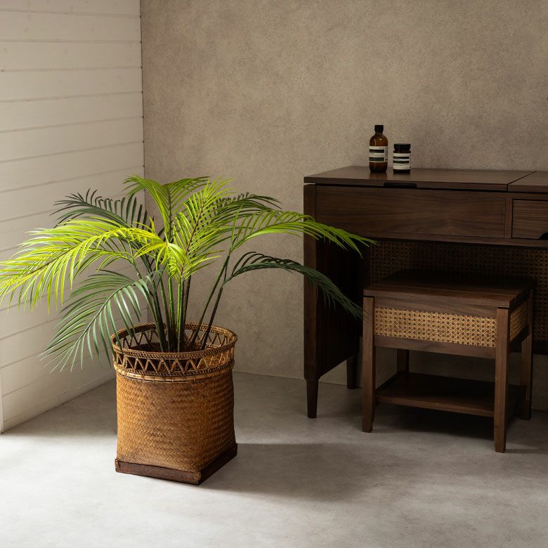 ラタンとバンブーでできたバスケット