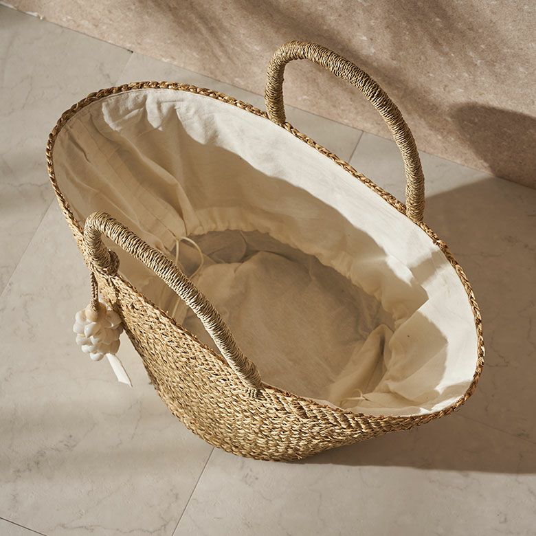 お出かけに必要なアイテムがたっぷり収納できます