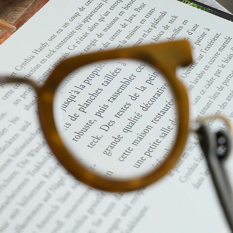 アクセサリー感覚で使える手元用メガネPeep Glass