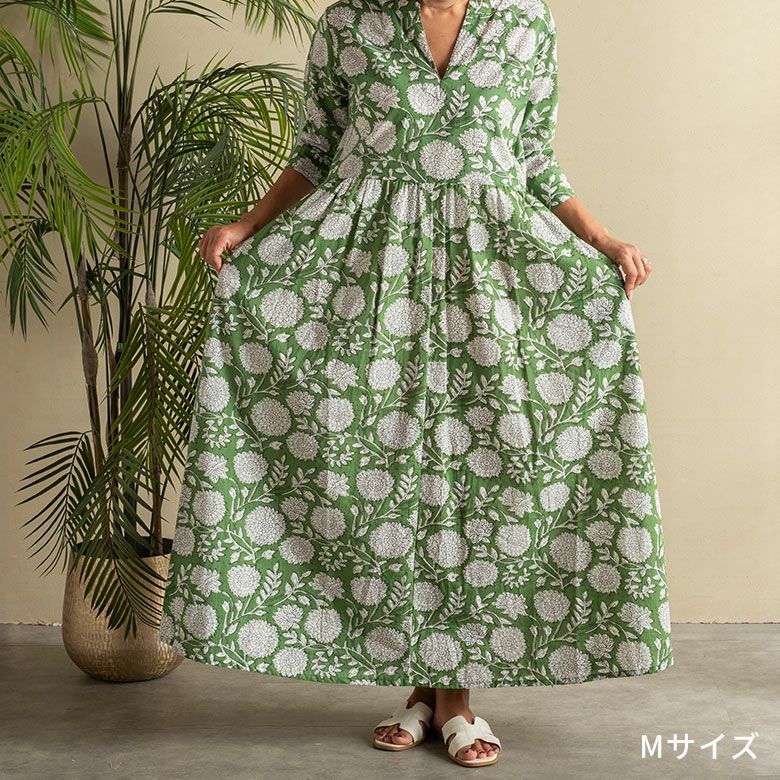 甘さを抑えたグリーンのフラワープリント